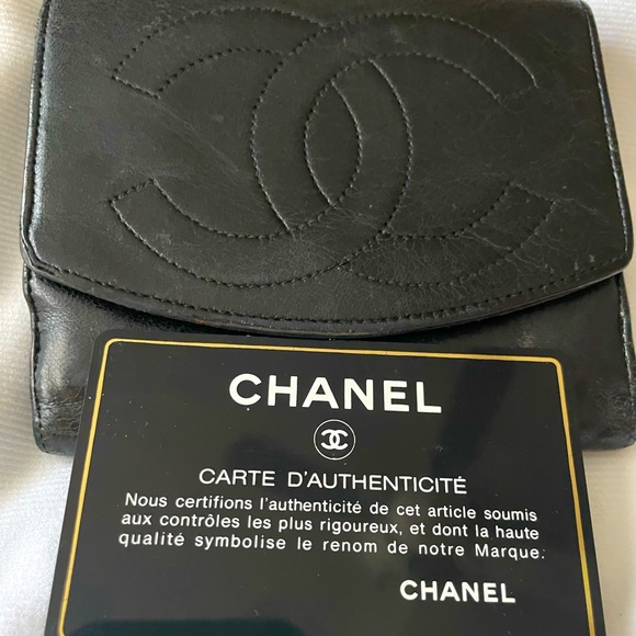 CHANEL Handbags - Authentic Chanel wallet. Lambskin leather. Black.